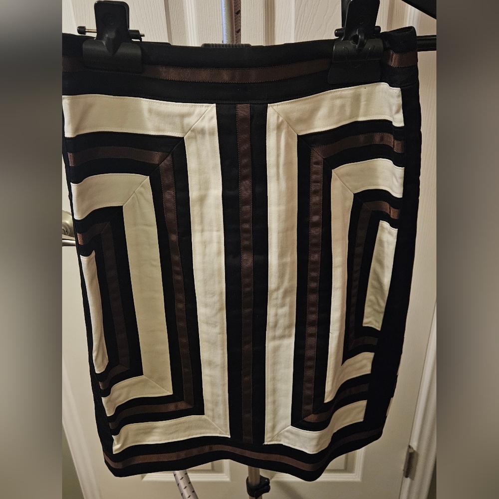 White House Black Market Black and Cream Patterned Pencil Skirt